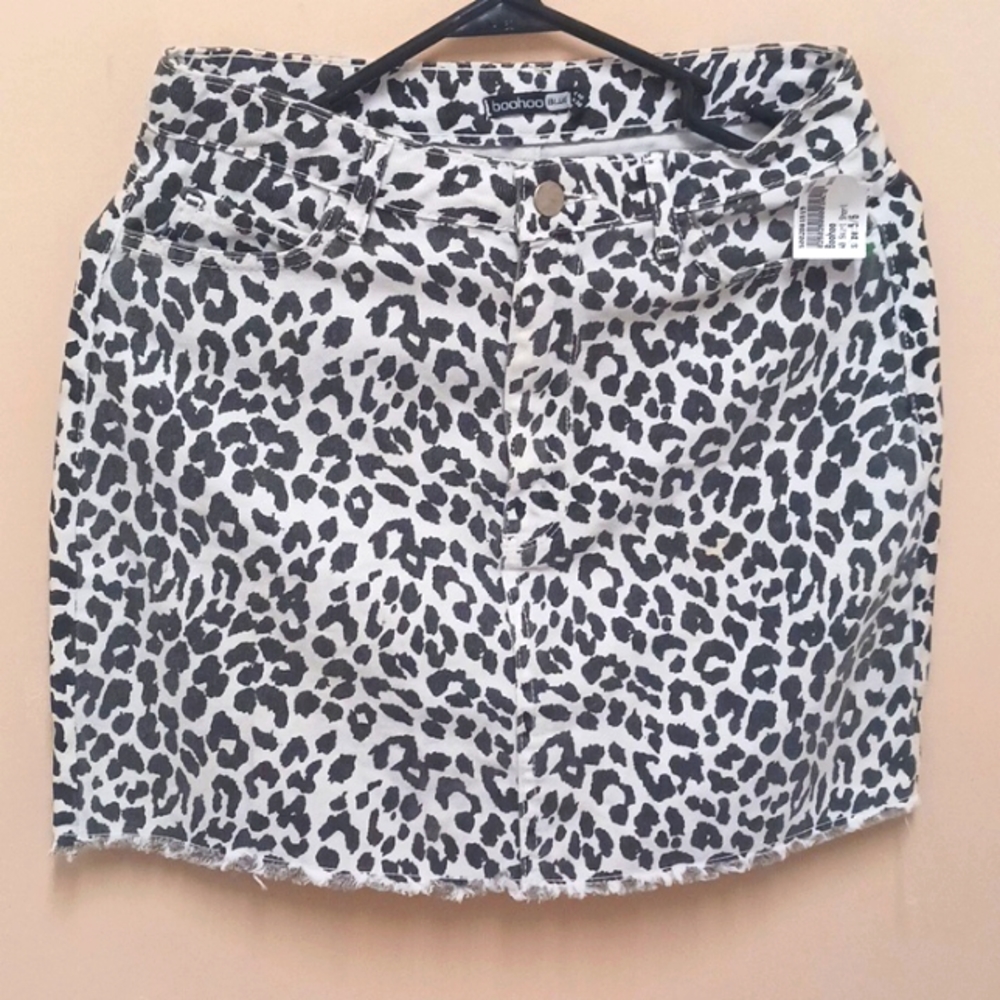 Boohoo Blue leopard skirt